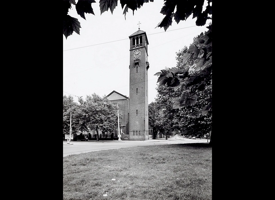 Amstelveenseweg 163 Sint Agneskerk klokkentoren (1980)