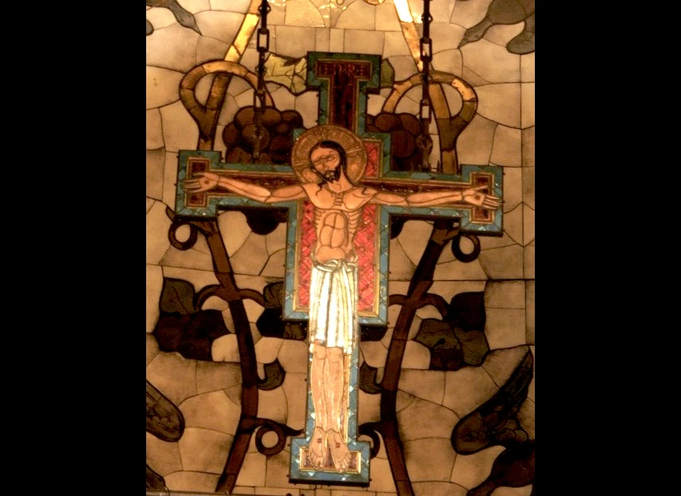 Amstelveenseweg 163 Sint Agneskerk Crucifix boven altaar onder ciborium door Johanna Brom (1980)