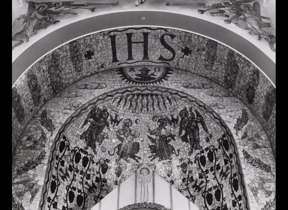 Amstelveenseweg 163 Sint Agneskerk absis met deel ciborium en afbeelding van Agnes (1981)