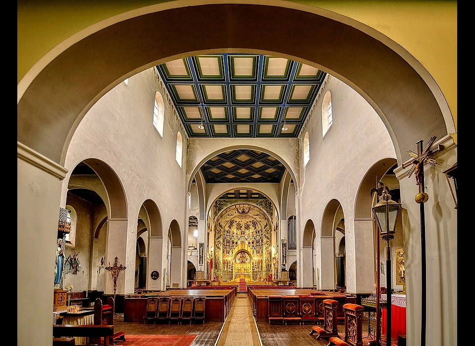 Amstelveenseweg 163 Sint Agneskerk kerkruimte naar altaar (2022)