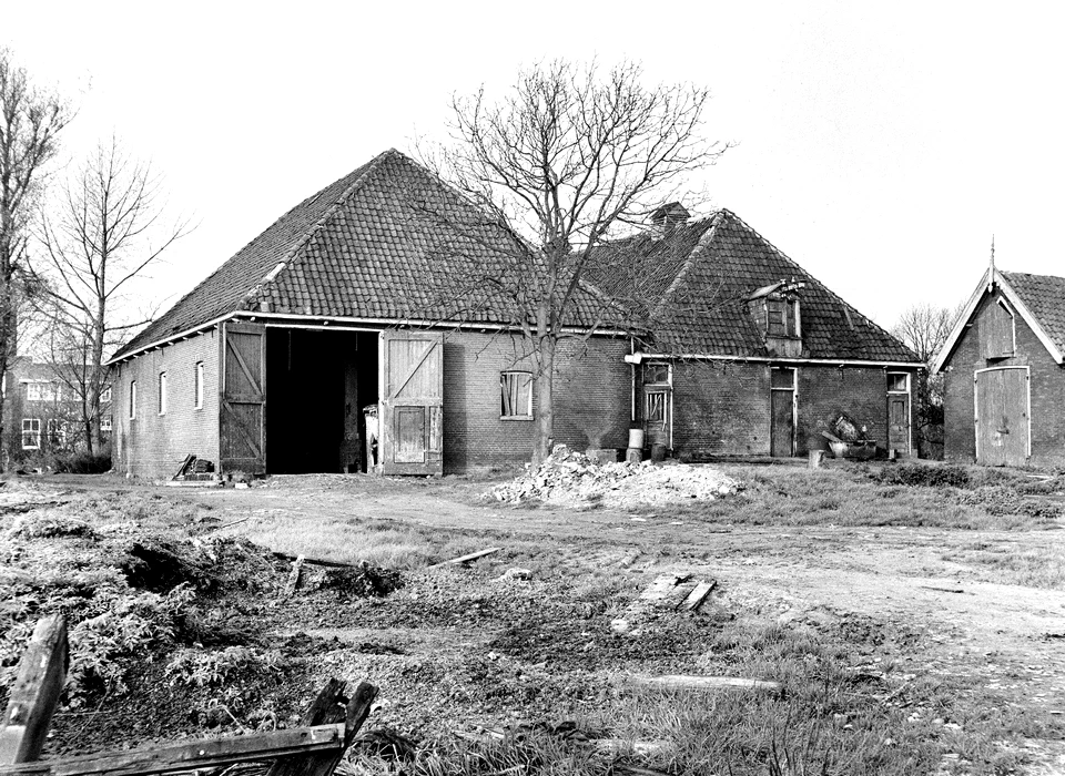 Amstelveenseweg 703 boerderij klaar voor afbraak (1957)