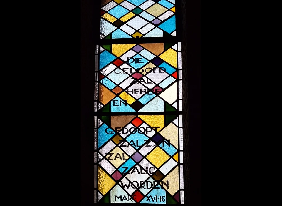 Amstelveenseweg 965 Augustinuskerk Augustinuskapel de tekst is afkomstig uit Marcus 16:16 (NT) met de betekenis: Wie gelooft en zich laat dopen, zal behouden worden, maar wie niet gelooft, zal veroordeeld worden. (2025)