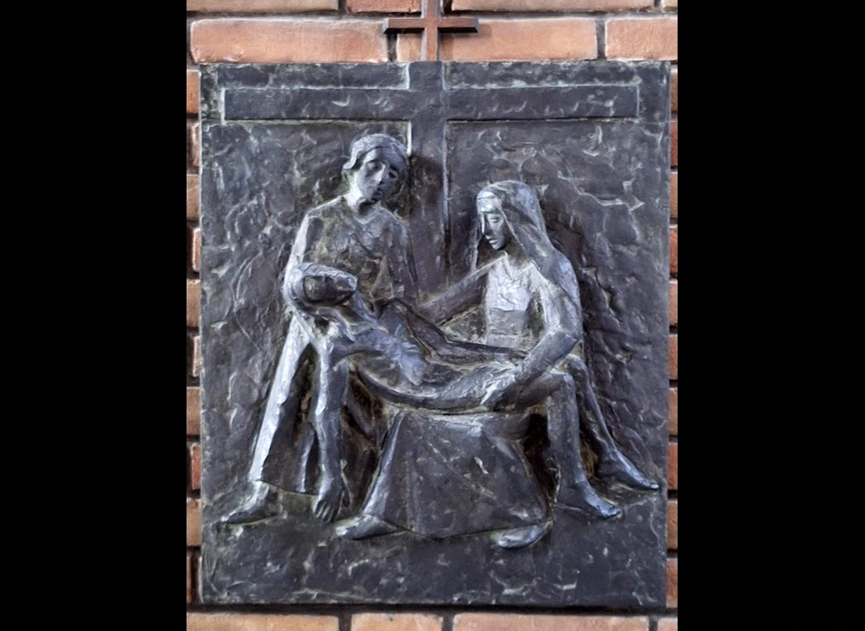 Amstelveenseweg 965 Augustinuskerk kruisweg statie 13 Jezus wordt van het kruis genomen (2025)