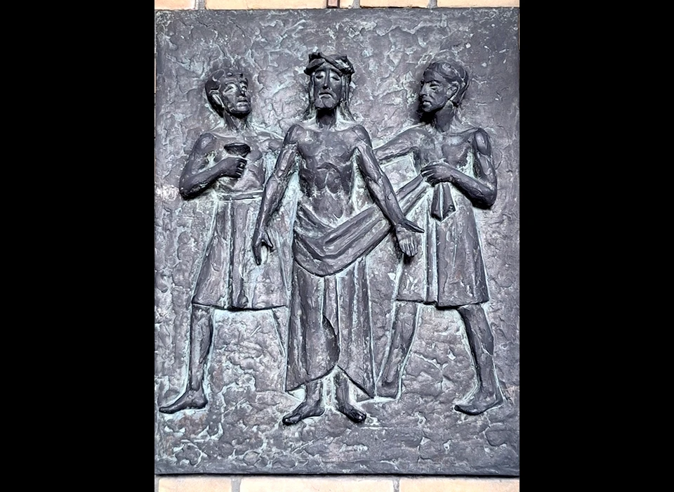 Amstelveenseweg 965 Augustinuskerk kruisweg statie 10 Jezus wordt van zijn kleren beroofd (2025)