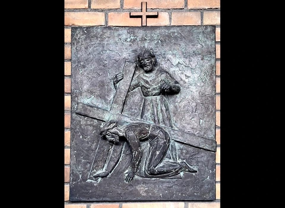 Amstelveenseweg 965 Augustinuskerk kruisweg statie 7 Jezus valt voor de tweede maal onder het kruis (2025)