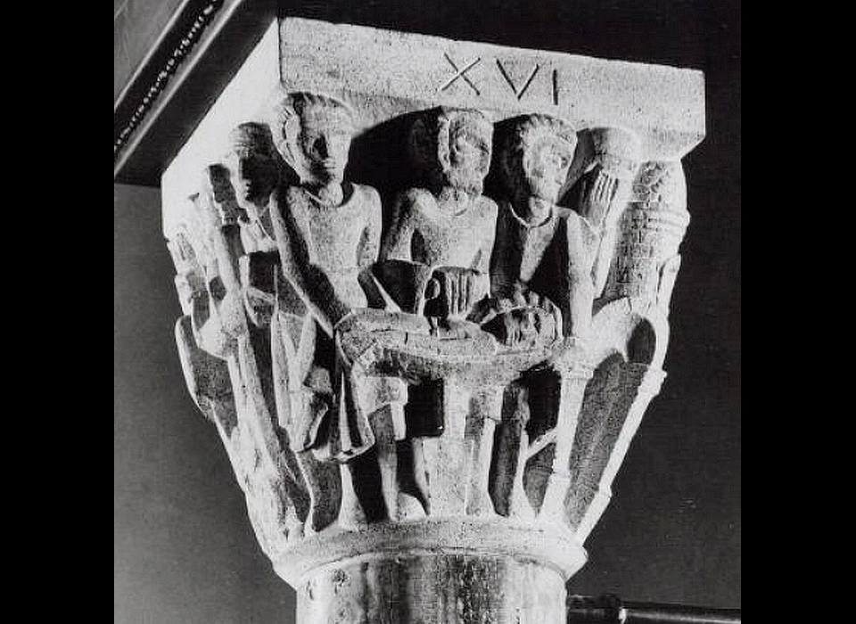 Amstelveenseweg 163 Sint Agneskerk kapiteel van zuil onder ciborium (1932)