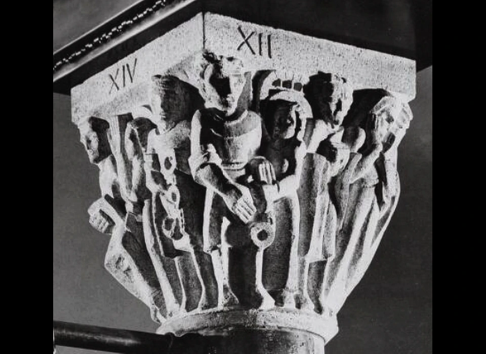 Amstelveenseweg 163 Sint Agneskerk kapiteel van zuil onder ciborium (1932)