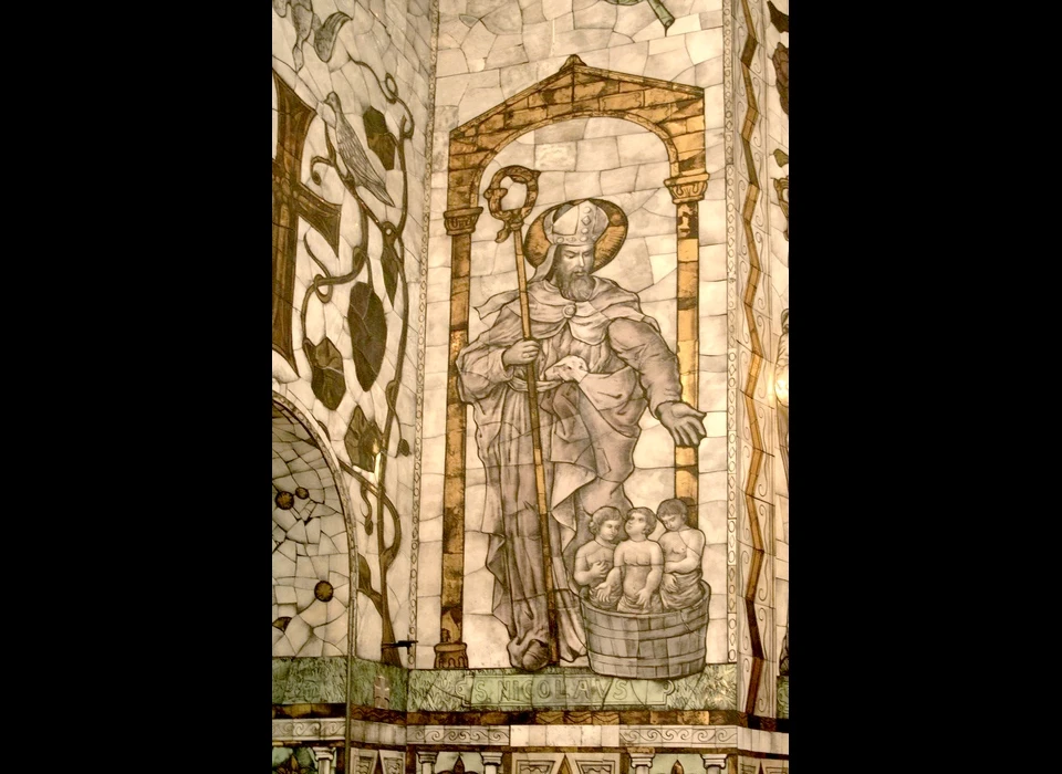 Amstelveenseweg 163 Sint Agneskerk glasschildering Sint Nicolaas (1980)