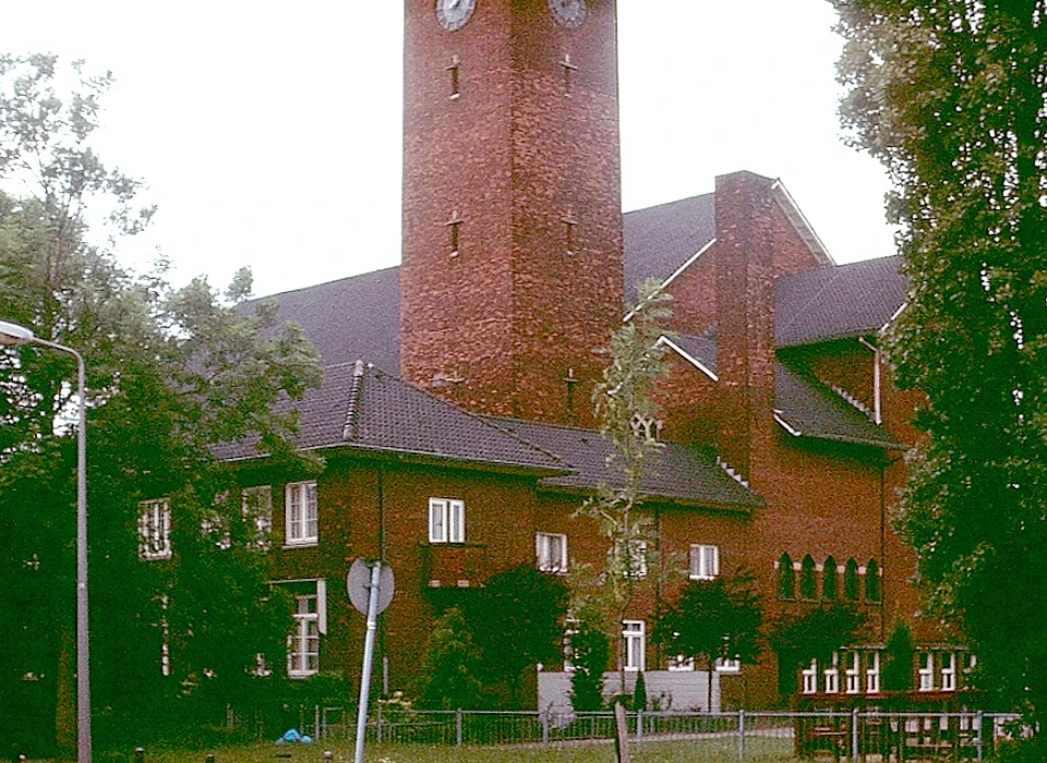 Amstelveenseweg 965 Augustinuskerk en pastorie vanaf Kalfjeslaan (1984)