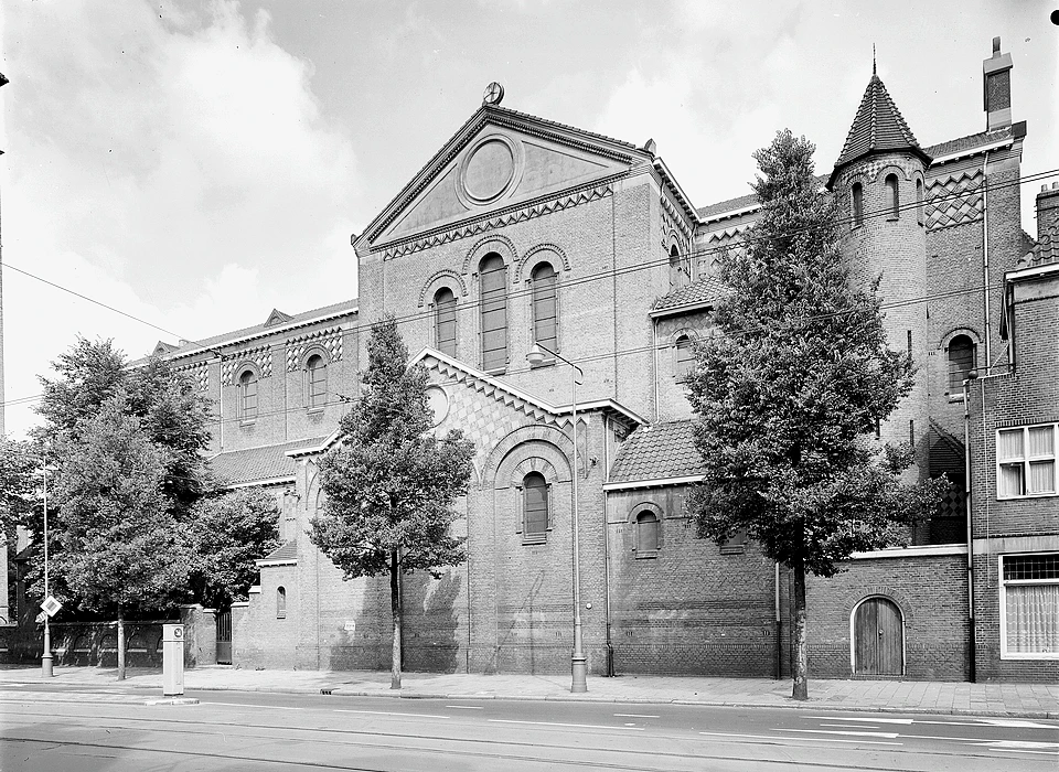 Amstelveenseweg 163 Sint Agneskerk zijgevel Cornelis Krusemanstraat (1971)