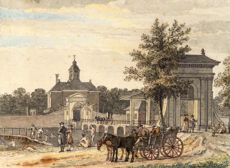 Utrechtsepoort vanaf Singelgracht, links op de voorgrond zwemmen mensen naakt in het paardenwed (Reinier Vinkeles, 1768)