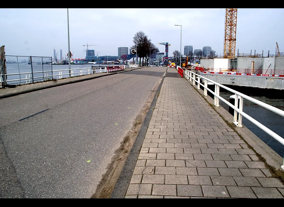 Grasweg Wim Ibobrug over Tolhuiskanaal, het rode deel is uitneembaar (2023)