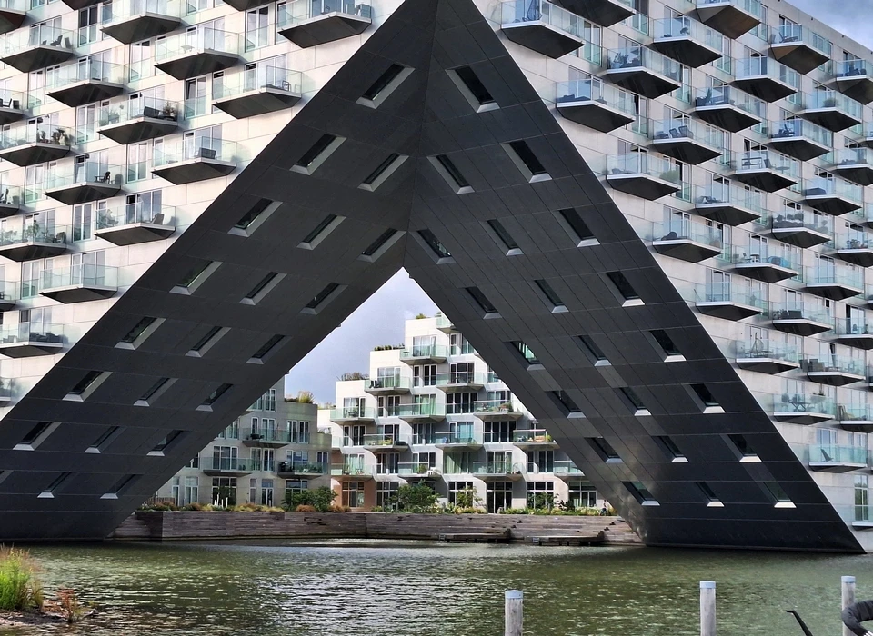 Haringbuisdijk 1-919 Sluishuis doorzicht naar binnenplein (2024)