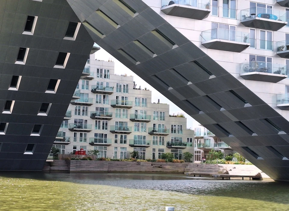 Haringbuisdijk 1-919 Sluishuis doorzicht naar binnenplein (2024)