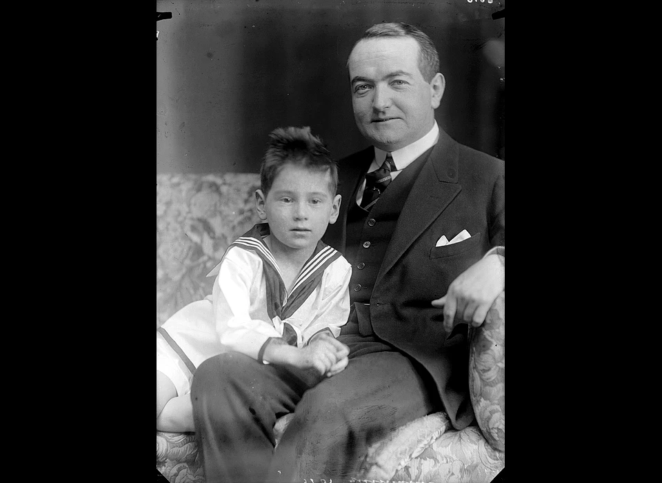 Herengracht 134 Friedrich Bernhard Eugen Gutmann met zijn zoon Bernhard (ca.1930)
