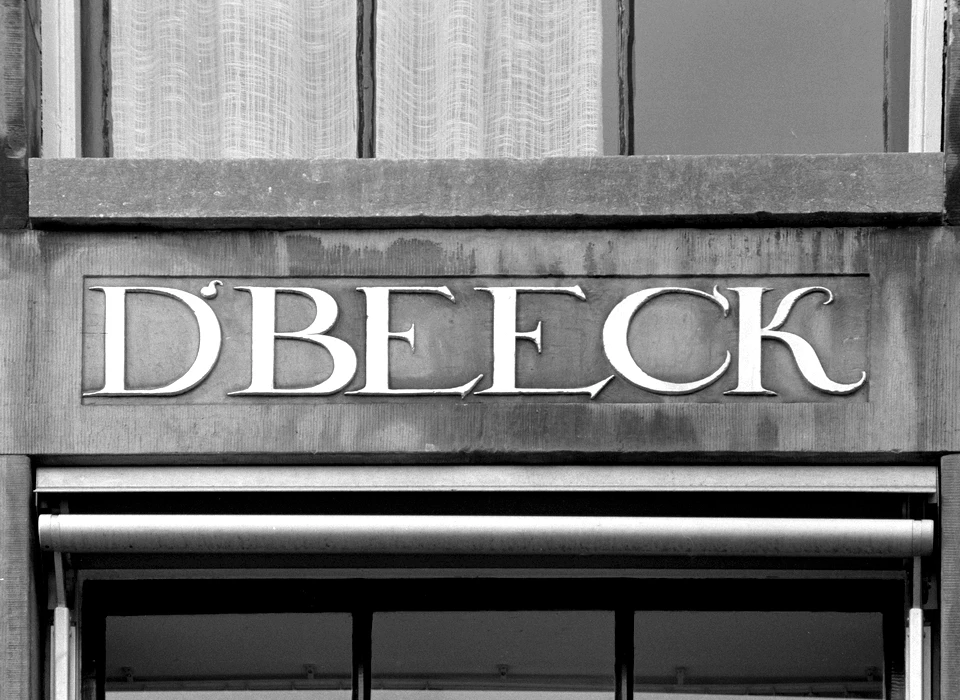 Herengracht 134 naamsteen d'Beeck (ca.1980)