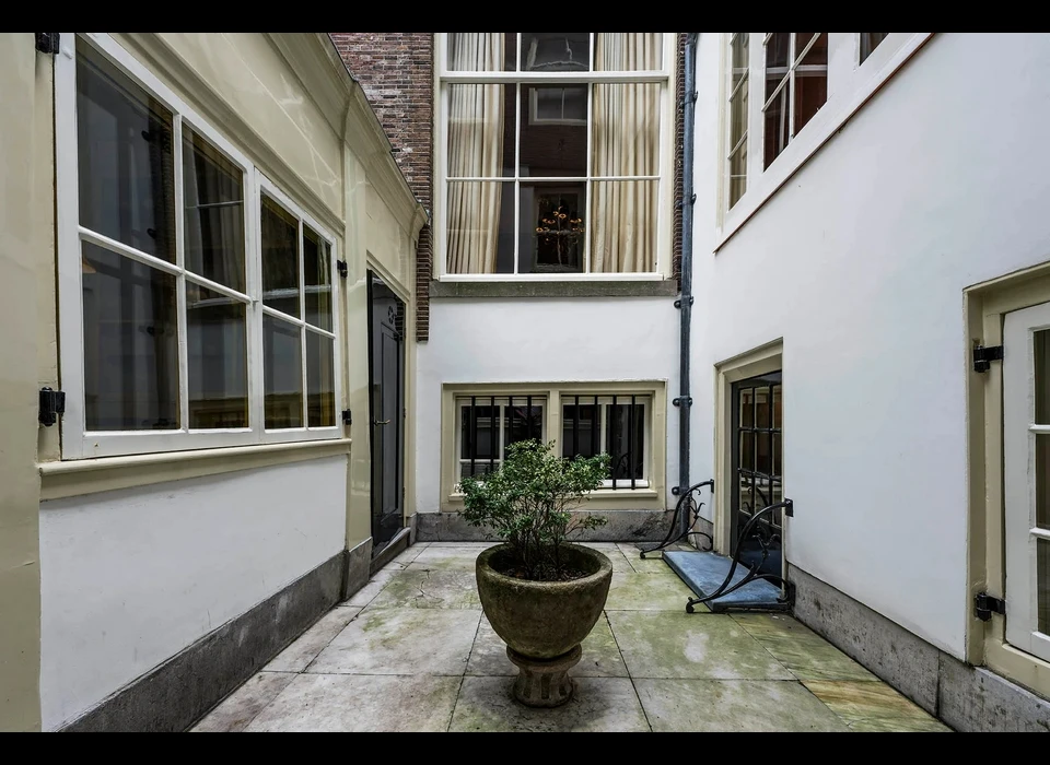 Herengracht 106 binnenplaats tussen voor- en achterhuis (2025)