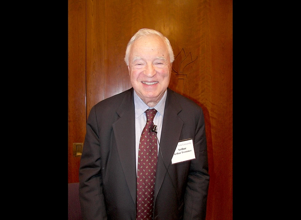 Arthur Frommer schrijver van een boekje over reizen in Europa voor 5 dollar per dag in de jaren '60