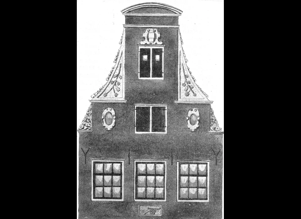 Grote Kattenburgerstraat 32 top halsgevel met gevelsteen Duyts Kanon (mei 1917)