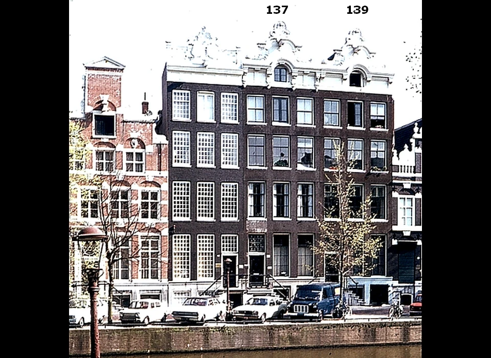 Keizersgracht 137-139 kuiflijstgevel (1974)