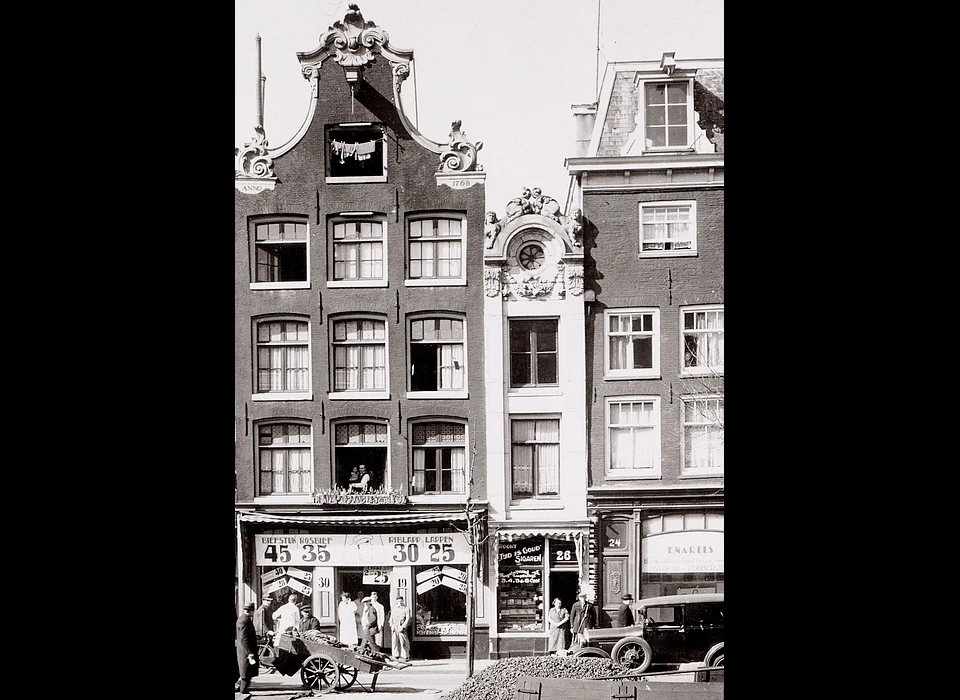 Kloveniersburgwal 26 Rookt ‘Tijd is Goud’ Sigaren; ’t hoogst in kwaliteit, ’t laagst in prijs; 3, 4, 5, 6 cent (1936)