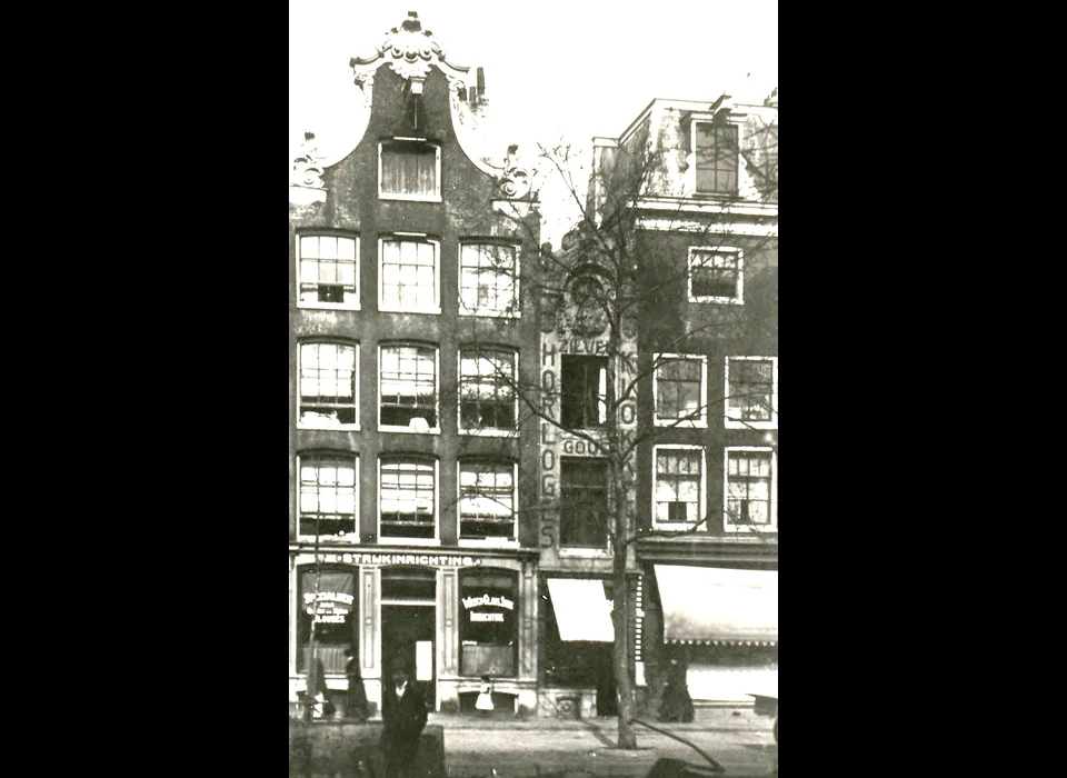 Kloveniersburgwal 26 Klokkenwinkel (1920)