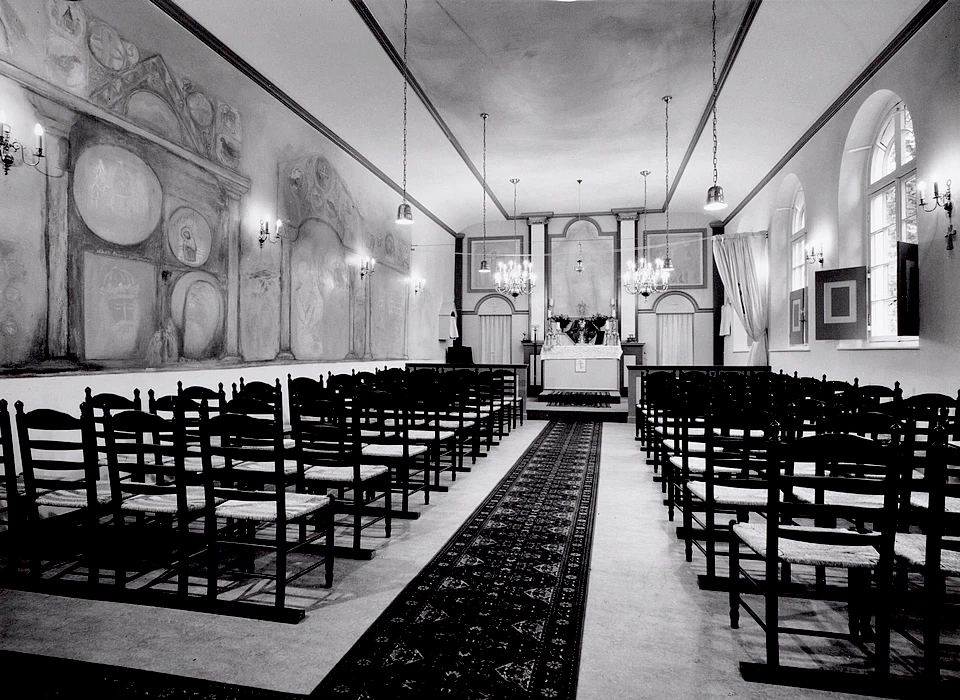 Krom Boomssloot 22 Armeense kerk kerkzaal muur links verdwenen in 2011 (1990)