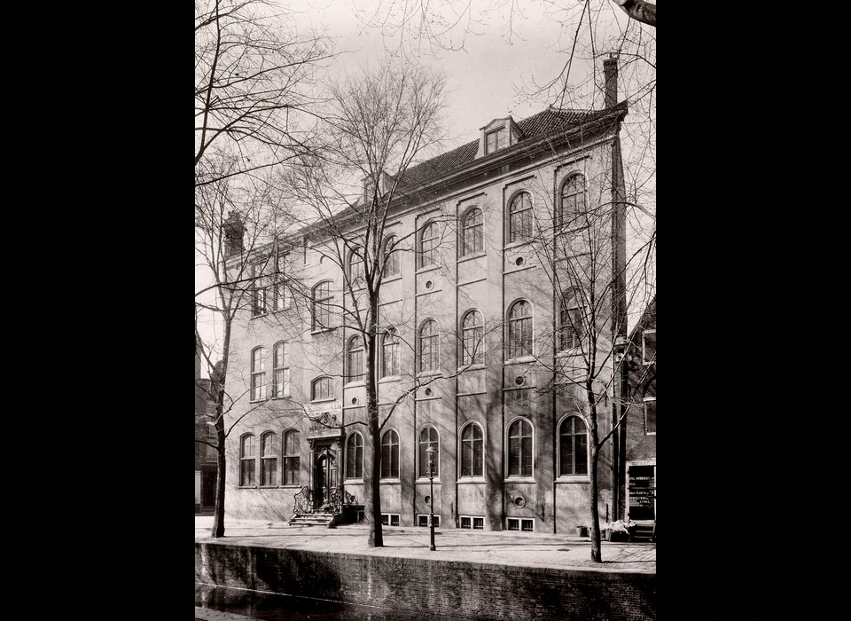 Krom Boomssloot 22 R.-K.Volksschool voor meisjes en de Fröbel en Naaischool (1936)