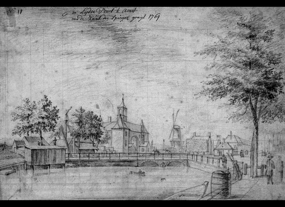 Lijnbaansgracht gezien naar Leidseplein en Leidsepoort daarachter molen De Liefde op het bolwerk Sloten (Casper Philps Jacobsz, 1769)