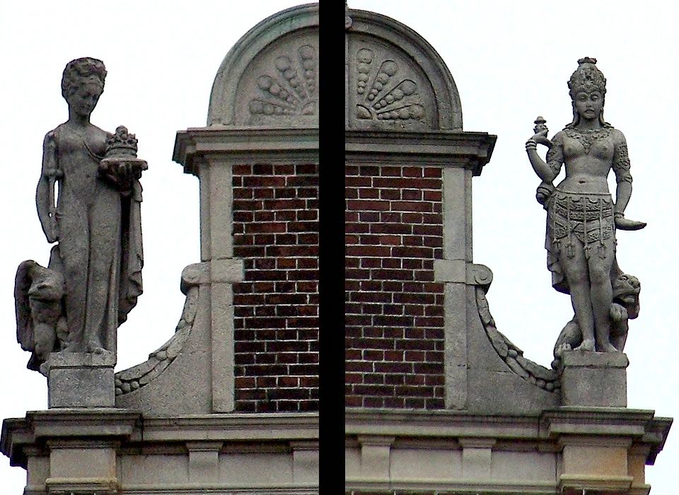 Mauritskade 63 Tropeninstituut wat lager staat rechts een beeld van Insulinde met een leeuwin aan haar voeten, symbool voor trouw aan het 
					  moederland en links verbeeldt het beeld Europa met een kroon in de hand en een arend aan haar voeten als symbool voor kracht en intellect. (1979)