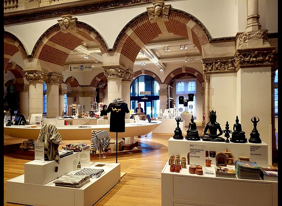 Linnaeusstraat 2 Tropenmuseum Museumwinkel (2016)