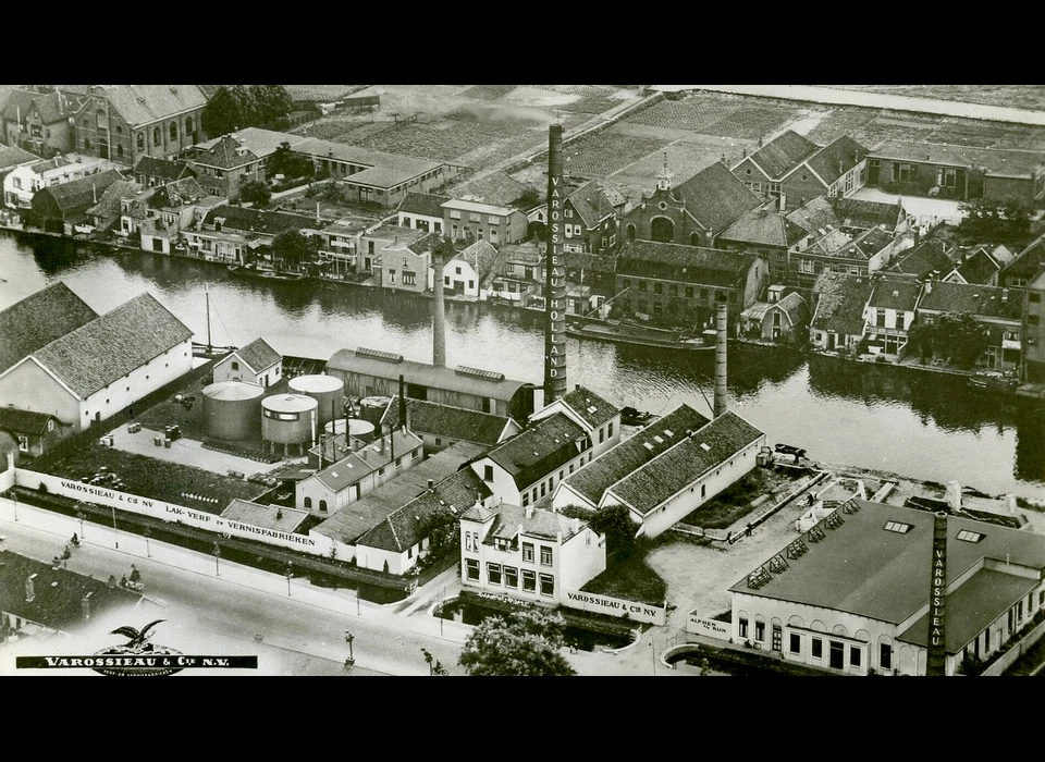 Vestiging van de verffabriek Varossieau in Alphen aan den Rijn (ca.1950)