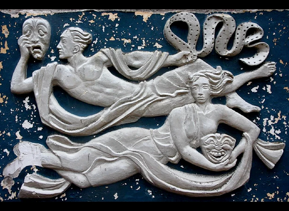 Middenweg 20 kunstwerk aan de wand voor herstel (2020)