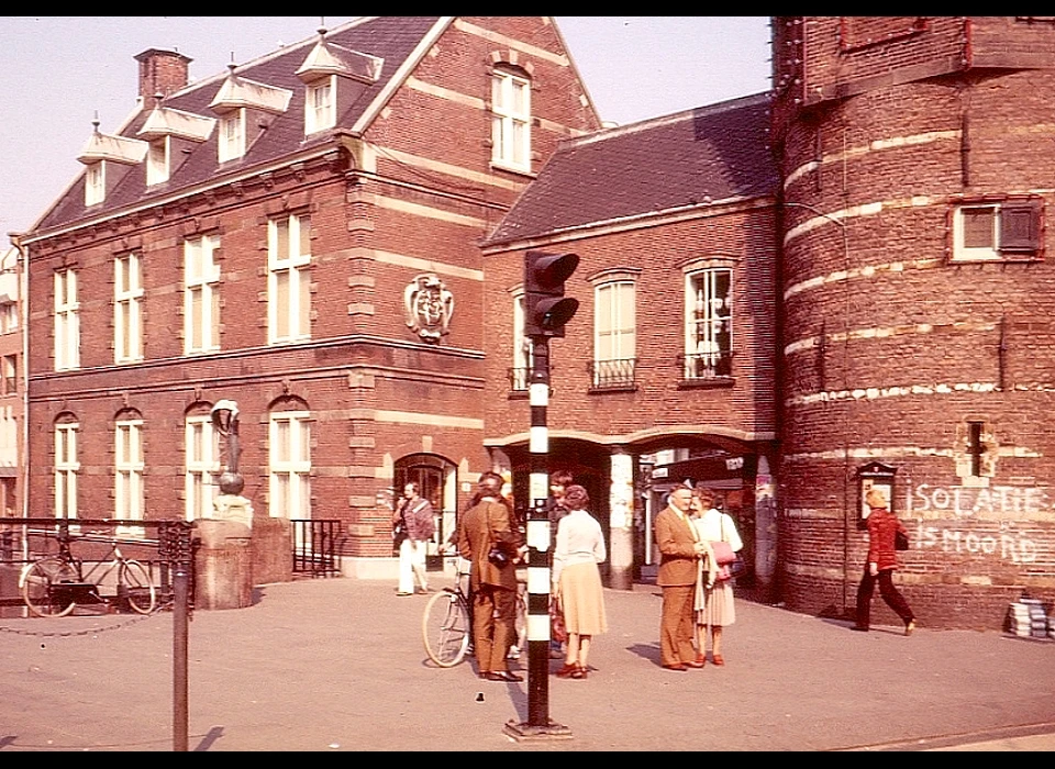 Muntplein 12 onderdoorgang in voormalig wachthuis (1978)