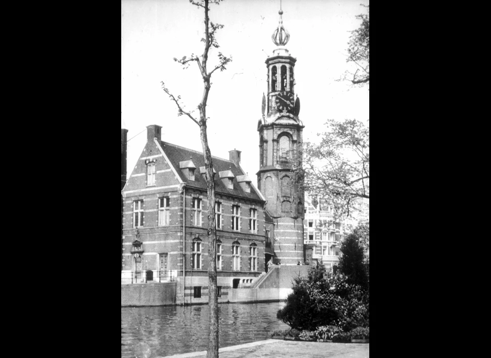 Muntplein 12 Munttoren gezien van Singel (1939)