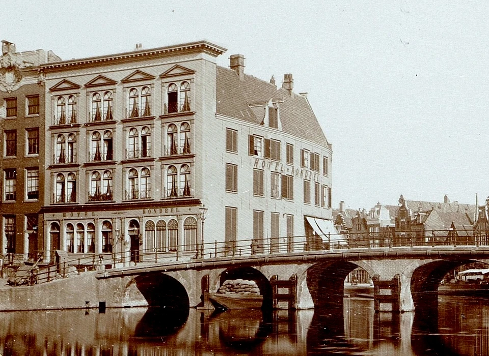 Nieuwe Doelenstraat 2-4, Hotel Rondeel (Andries Jager (1825-1905), 1877)