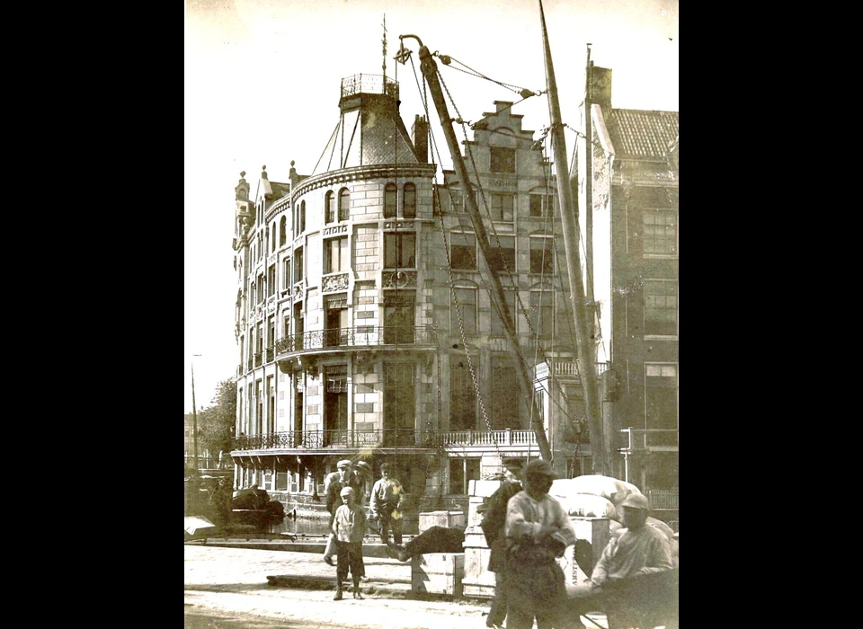 Amstel, achtergevel van hotel Rondeel aan de Nieuwe Doelenstraat met de uitbreiding van 1883 door architect Ed.Cuypers (1894)