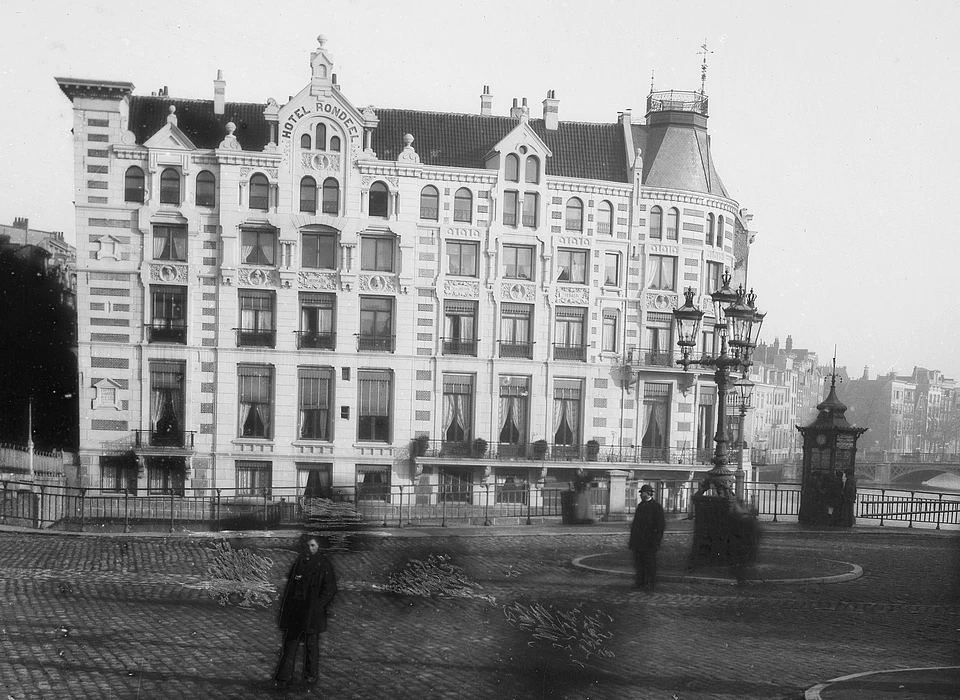 Nieuwe Doelenstraat 2-4, Hotel Rondeel na de verbouwing van 1883 (Andreas Theodorus Rooswinkel (1838-1909), 1884)