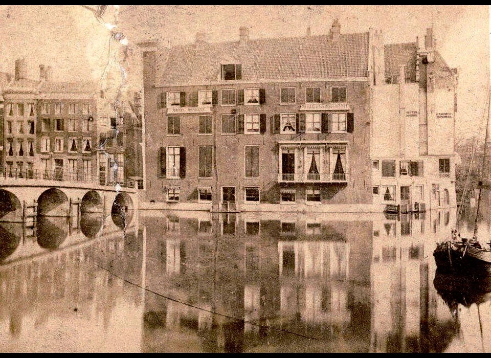 Nieuwe Doelenstraat 2-4, Hotel Rondeel zijgevel voor verbouwing (1880)