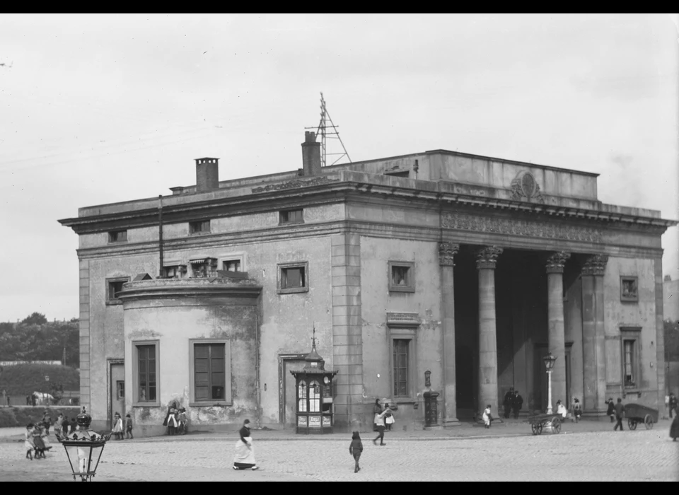 Haarlemmerplein 50 Willemspoort stadszijde (Jacob Olie) (1890)