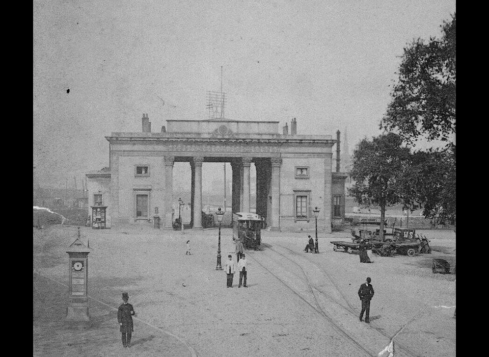 Haarlemmerplein 50 Willemspoort stadszijde (1889)