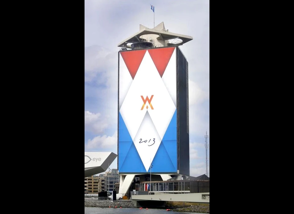 Overhoeksplein 1 toren Overhoeks versiering ter gelegenheid van de troonswisseling -diversen- (2013)