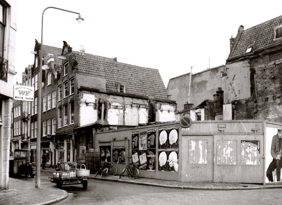 Reestraat 2-10 2 tot en met 6 zijn afgebroken. (circa.1967)