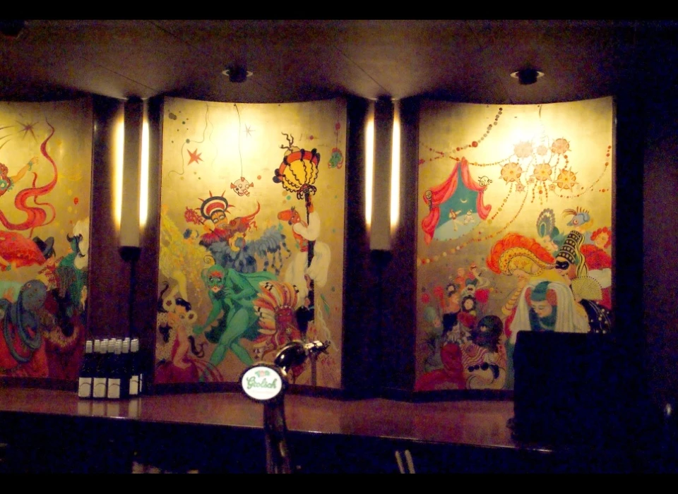 Reguliersbreestraat 26-28 theater Tuschinski VIP-room schilderingen die de herinnering aan het cabaret La Gaîté levendig moeten houden. (2019)