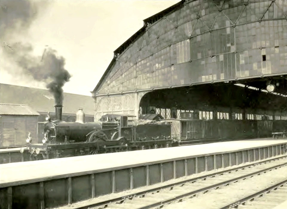 Trein met stoomlocomotief op het Weesperpoortstation (ca.1915)