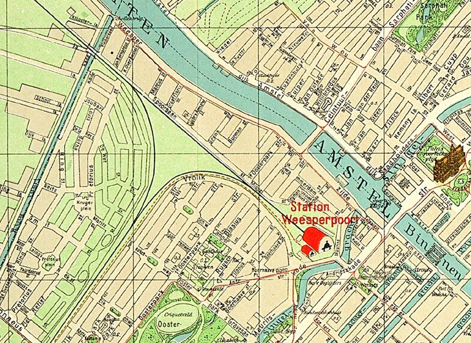 Rhijnspoor en boogverbinding naar Oostspoor ingetekend op plattegrond inclusief loop van de Gooise Tram (rode onderbroken streep) (Cornelius Löwe, 1912)