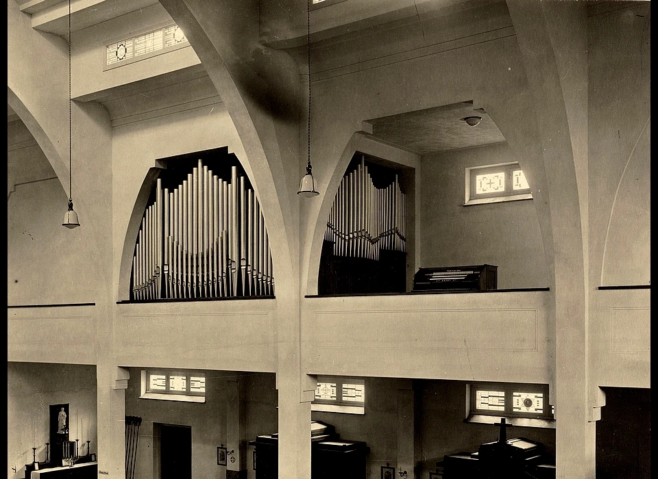 Rijnstraat 93 Thomas van Aquinokerk naar orgel (1981)
