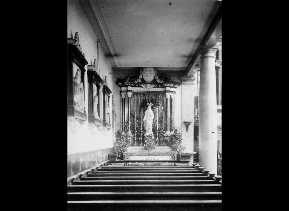 Singel 448 Maria-altaar (1870)