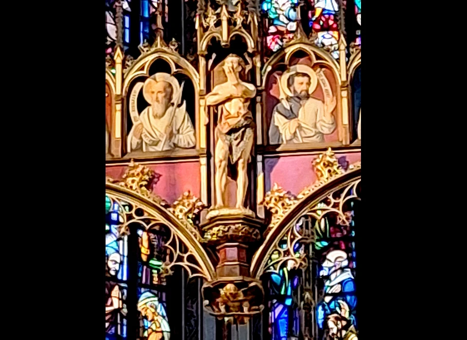 Singel 442-446 Beeld in Triomfboog tussen de apostelen (2025)