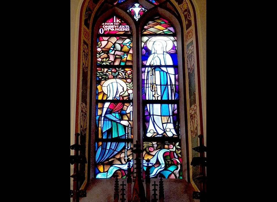 Singel 442-446 gebrandschilderd venster (2025)